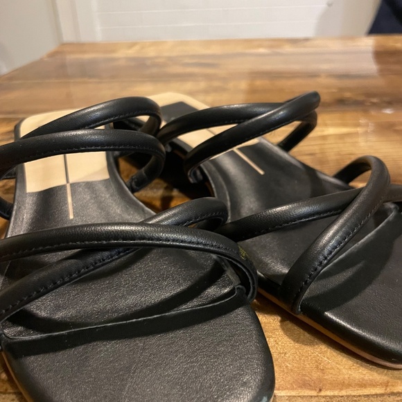 Dolce Vita Black and Cream Strappy Sandal Size 7.5 - Picture 4 of 4